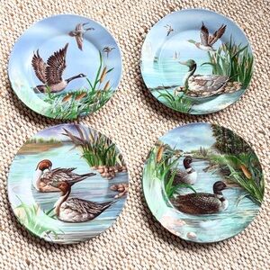 Vintage Decorative Plate Set